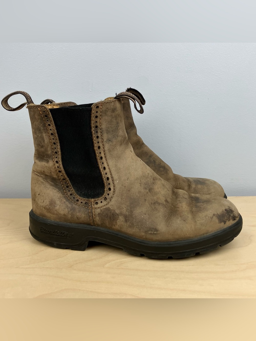 Blundstone Brown Leather Chelsea Ankle Boots. NOTE photos